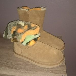 UGG Bailey Buckle Cali Collage